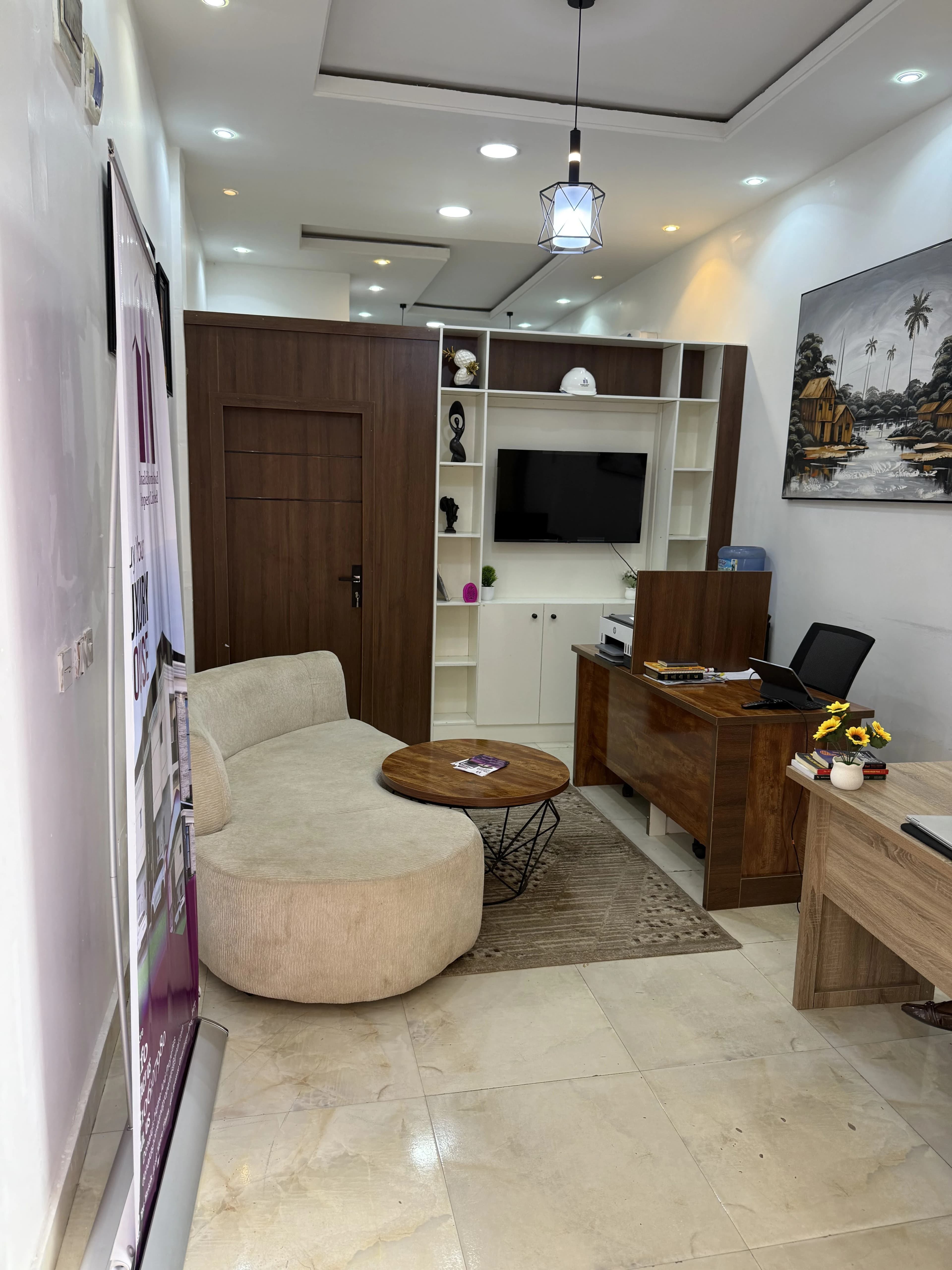 Guest office at Donald's Homes